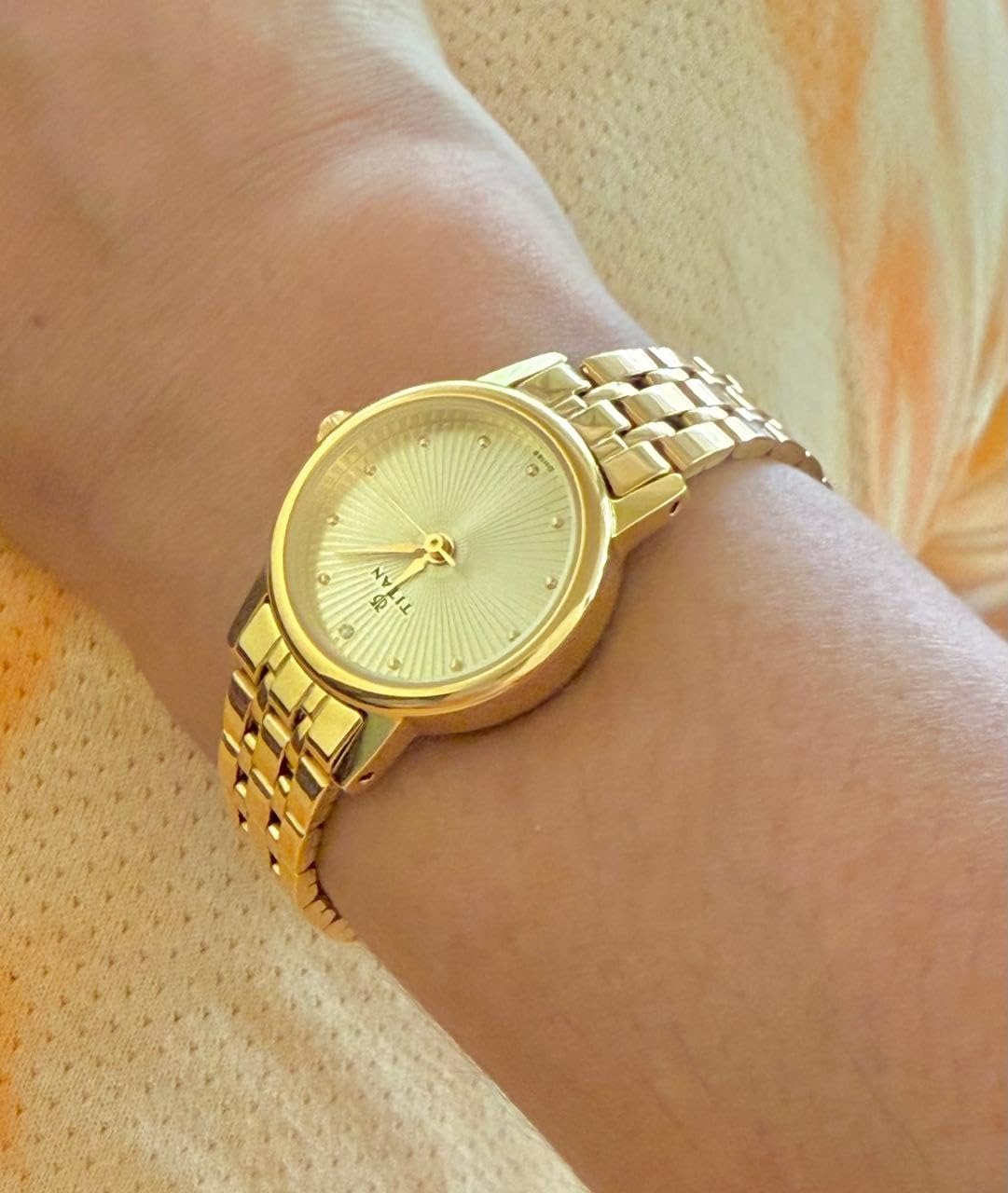 Titan Karishma Quartz Analog Champagne Round Dial Golden Stainless Steel Strap Watch for Women - Image 7